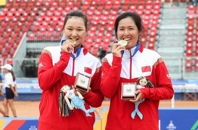 中国网球女双自2001年以来大运会首度摘金