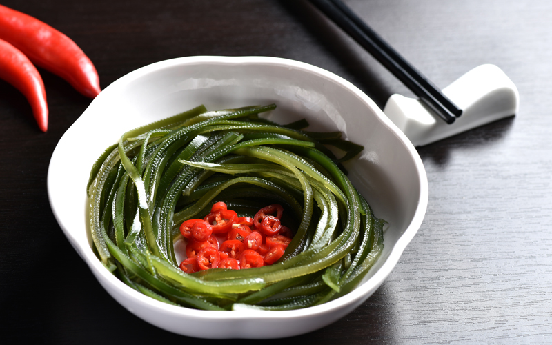 卤菜店生意红火 